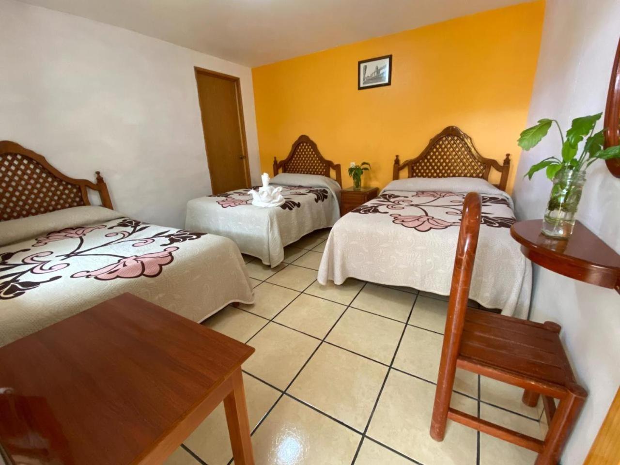 Hotel Posada Camelinas Пацкуаро Екстер'єр фото