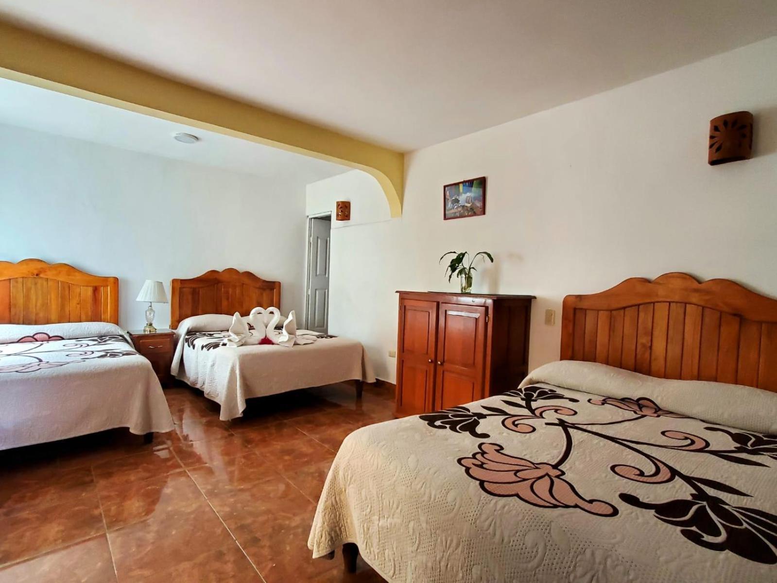 Hotel Posada Camelinas Пацкуаро Екстер'єр фото