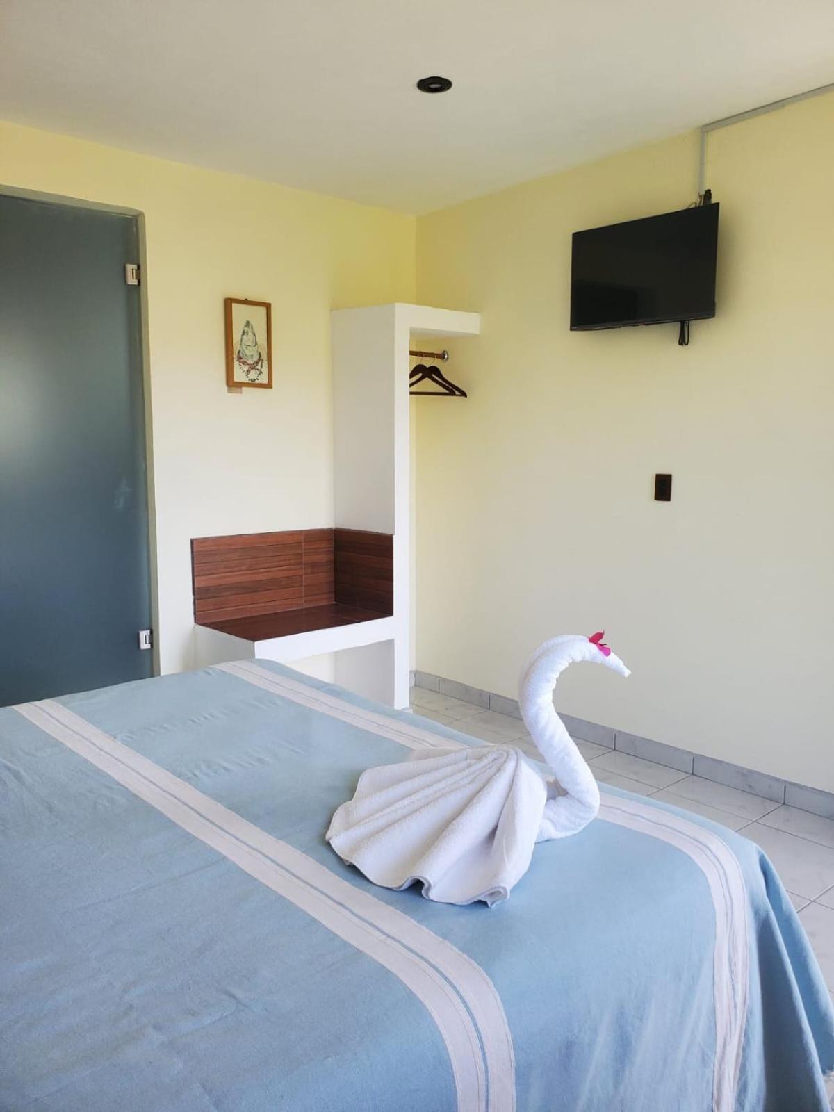 Hotel Posada Camelinas Пацкуаро Екстер'єр фото
