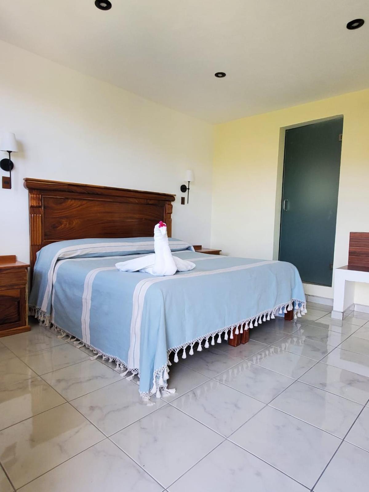 Hotel Posada Camelinas Пацкуаро Екстер'єр фото