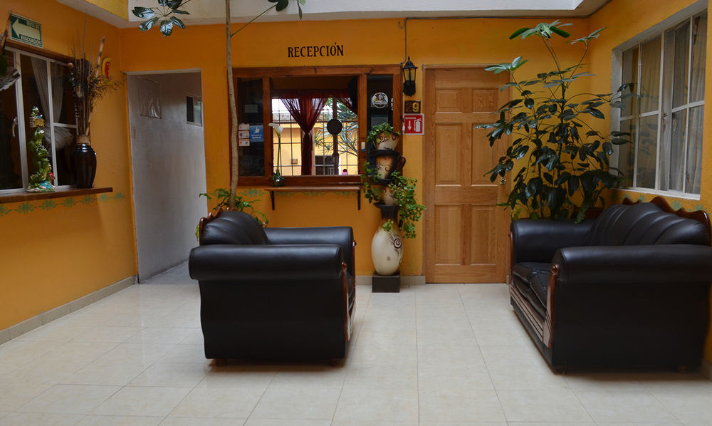 Hotel Posada Camelinas Пацкуаро Екстер'єр фото