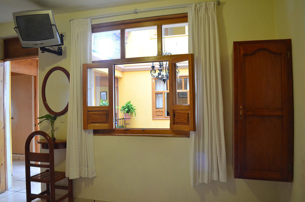Hotel Posada Camelinas Пацкуаро Екстер'єр фото