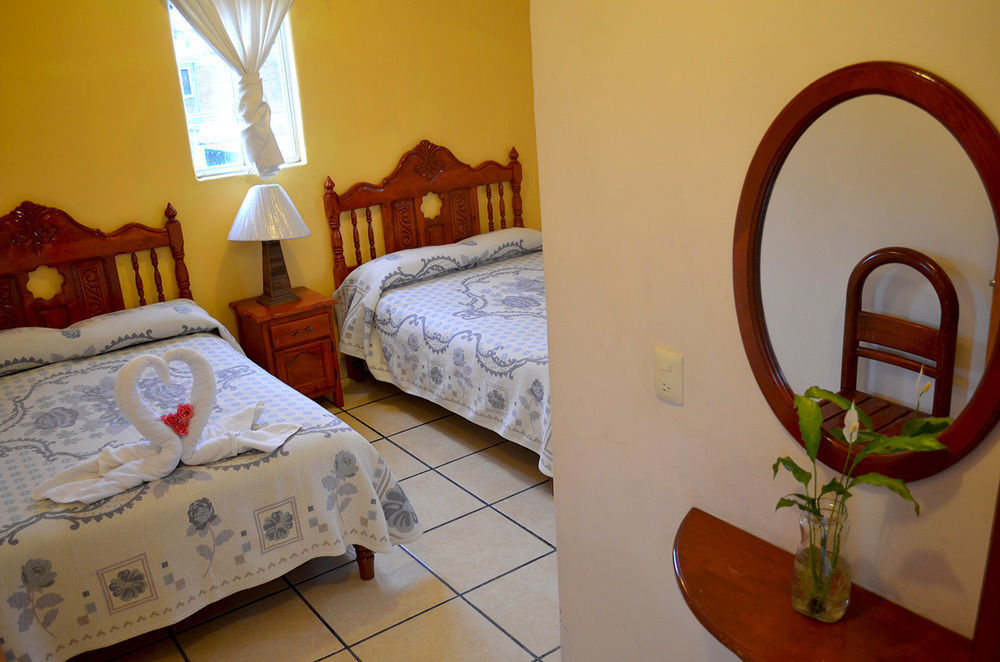 Hotel Posada Camelinas Пацкуаро Екстер'єр фото