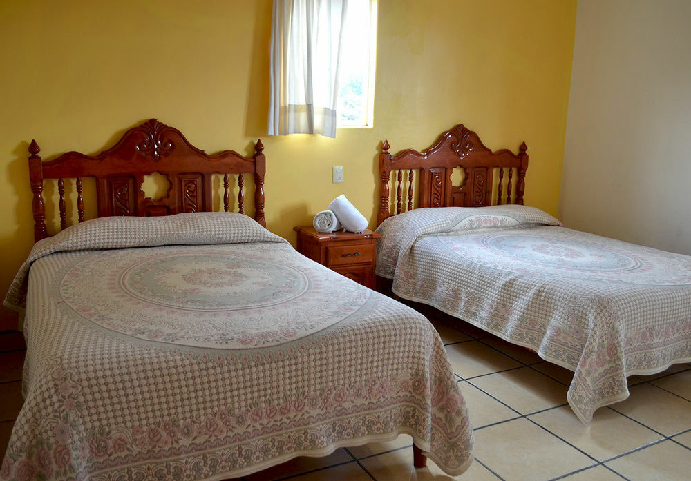 Hotel Posada Camelinas Пацкуаро Екстер'єр фото